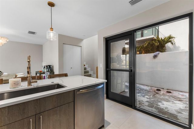 1558 4TH ST 212, Sarasota, FL 34236