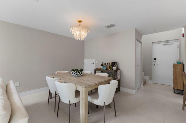 1558 4TH ST 212, Sarasota, FL 34236