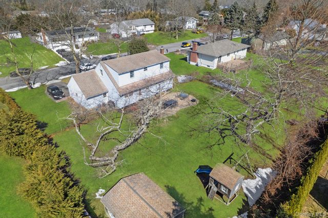 8 Beverly Lane, East Moriches, NY 11940