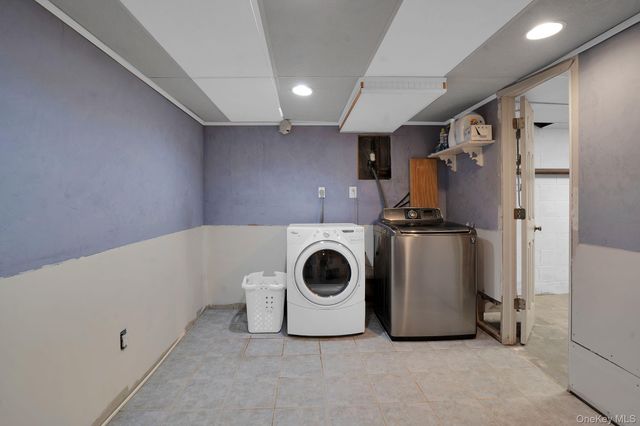 8 Beverly Lane, East Moriches, NY 11940