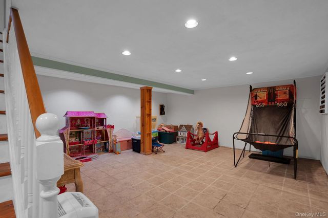 8 Beverly Lane, East Moriches, NY 11940