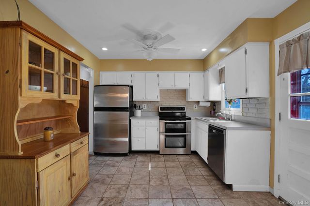 8 Beverly Lane, East Moriches, NY 11940