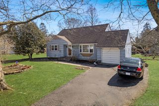 8 Beverly Lane, East Moriches, NY 11940