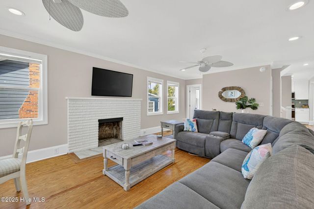 9 E Atlanta Street E, Wrightsville Beach, NC 28480