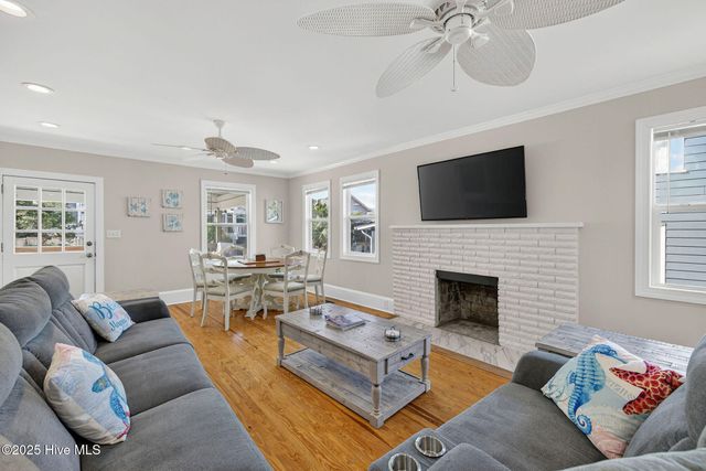9 E Atlanta Street E, Wrightsville Beach, NC 28480
