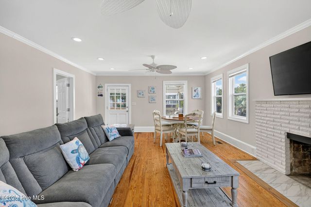 9 E Atlanta Street E, Wrightsville Beach, NC 28480