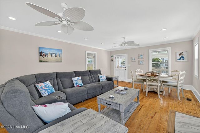 9 E Atlanta Street E, Wrightsville Beach, NC 28480