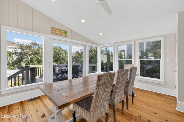 9 E Atlanta Street E, Wrightsville Beach, NC 28480