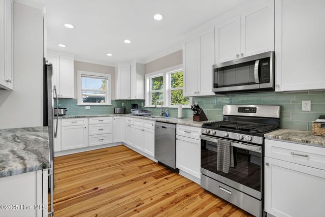 9 E Atlanta Street E, Wrightsville Beach, NC 28480