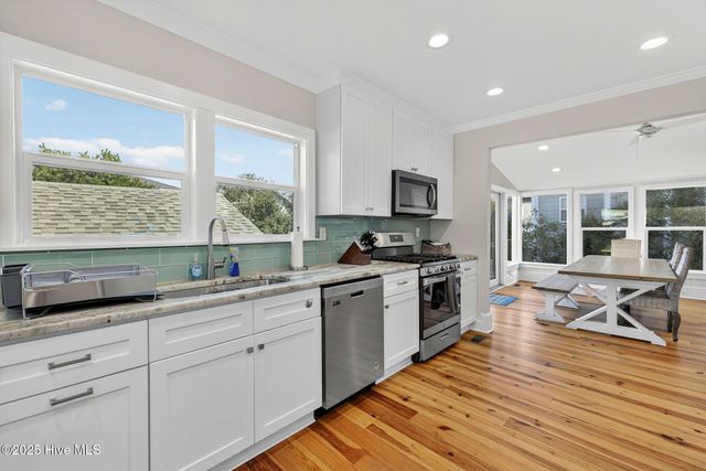 9 E Atlanta Street E, Wrightsville Beach, NC 28480