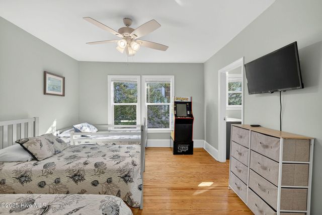9 E Atlanta Street E, Wrightsville Beach, NC 28480