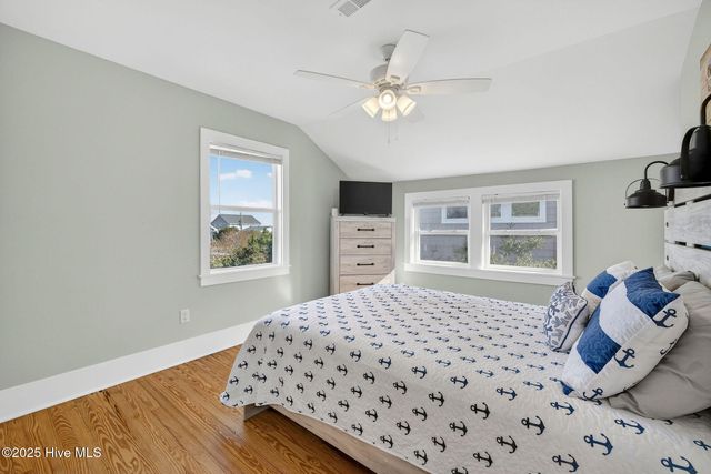 9 E Atlanta Street E, Wrightsville Beach, NC 28480