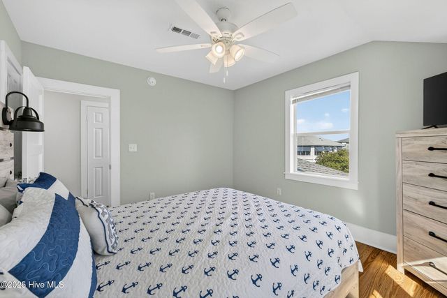9 E Atlanta Street E, Wrightsville Beach, NC 28480