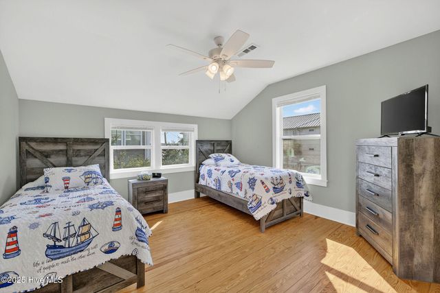 9 E Atlanta Street E, Wrightsville Beach, NC 28480