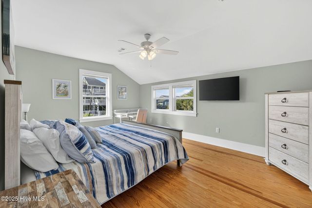 9 E Atlanta Street E, Wrightsville Beach, NC 28480