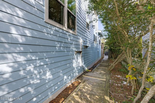 9 E Atlanta Street E, Wrightsville Beach, NC 28480