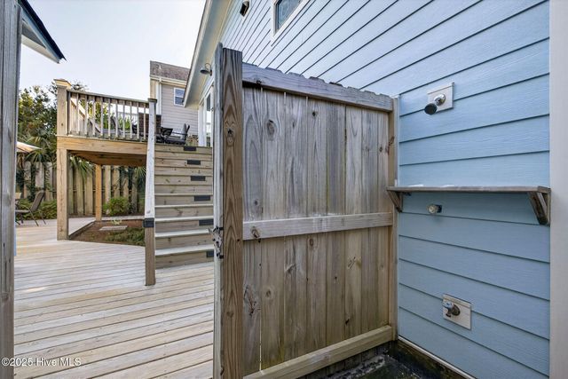 9 E Atlanta Street E, Wrightsville Beach, NC 28480