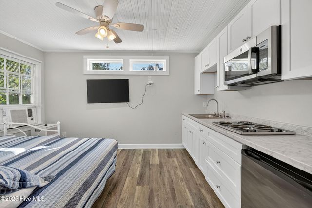 9 E Atlanta Street E, Wrightsville Beach, NC 28480