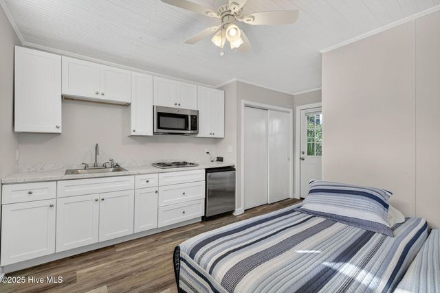 9 E Atlanta Street E, Wrightsville Beach, NC 28480