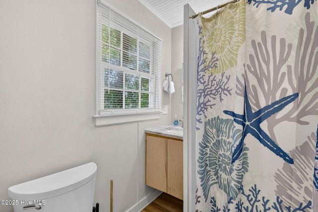9 E Atlanta Street E, Wrightsville Beach, NC 28480