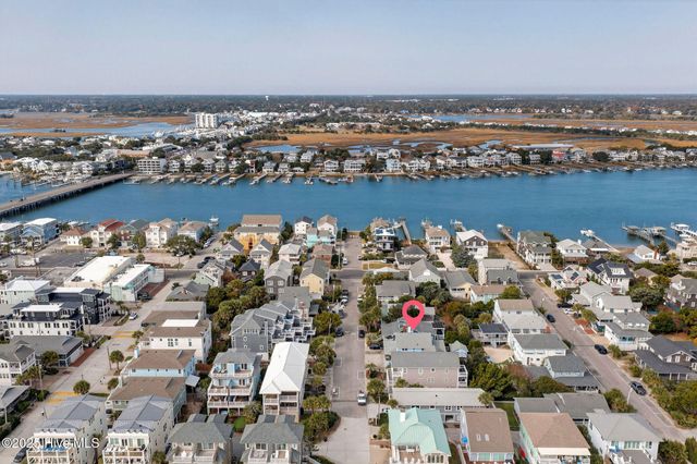 9 E Atlanta Street E, Wrightsville Beach, NC 28480