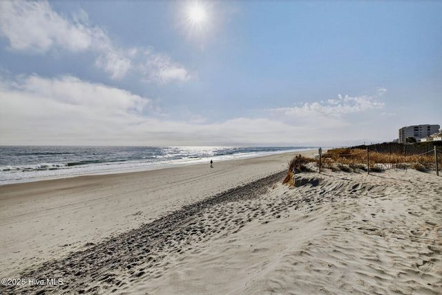 9 E Atlanta Street E, Wrightsville Beach, NC 28480