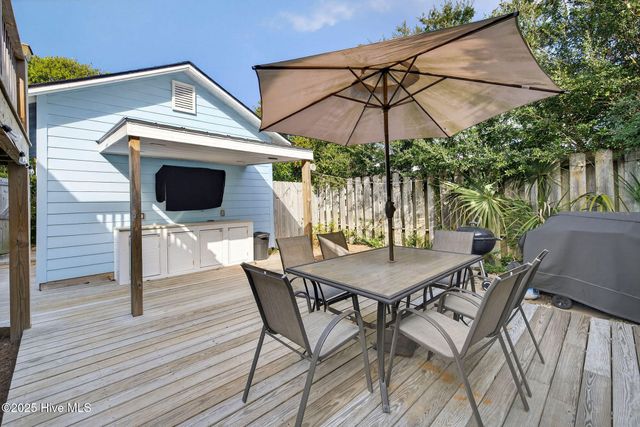 9 E Atlanta Street E, Wrightsville Beach, NC 28480