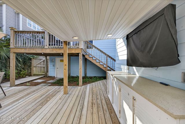 9 E Atlanta Street E, Wrightsville Beach, NC 28480
