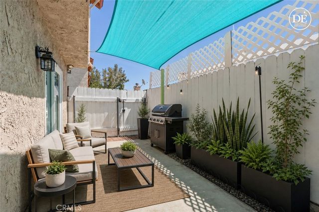9946 Owensmouth 9, Chatsworth, CA 91311