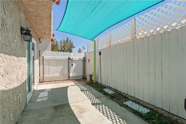 9946 Owensmouth 9, Chatsworth, CA 91311