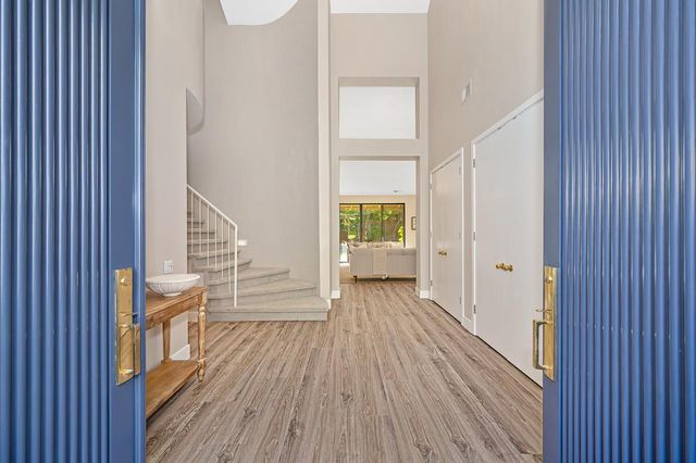 11380 Huntington Village Ln, Gold River, CA 95670