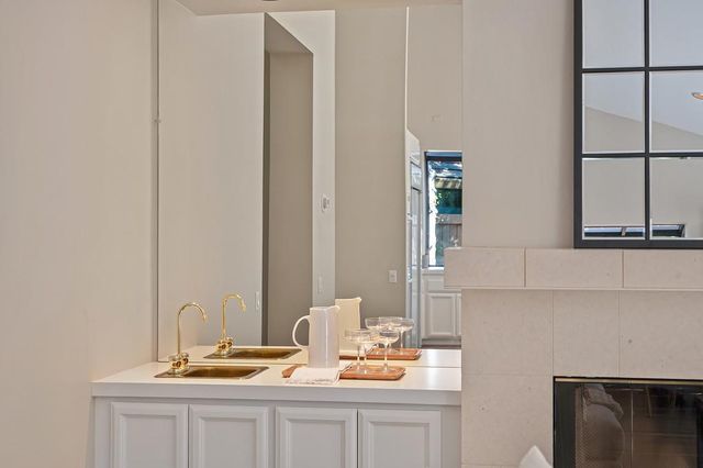 11380 Huntington Village Ln, Gold River, CA 95670