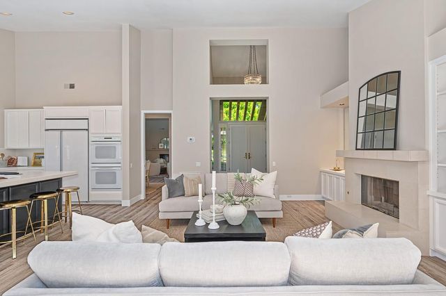 11380 Huntington Village Ln, Gold River, CA 95670