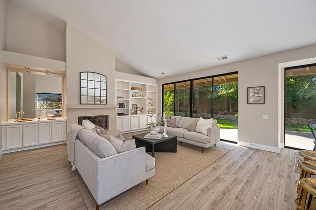 11380 Huntington Village Ln, Gold River, CA 95670