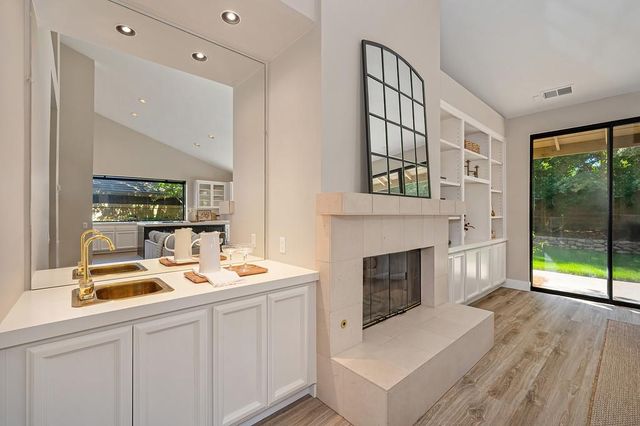 11380 Huntington Village Ln, Gold River, CA 95670