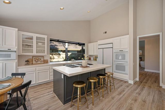11380 Huntington Village Ln, Gold River, CA 95670
