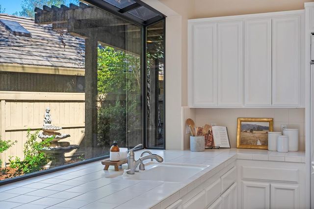 11380 Huntington Village Ln, Gold River, CA 95670