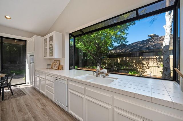 11380 Huntington Village Ln, Gold River, CA 95670