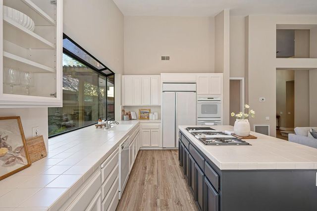 11380 Huntington Village Ln, Gold River, CA 95670