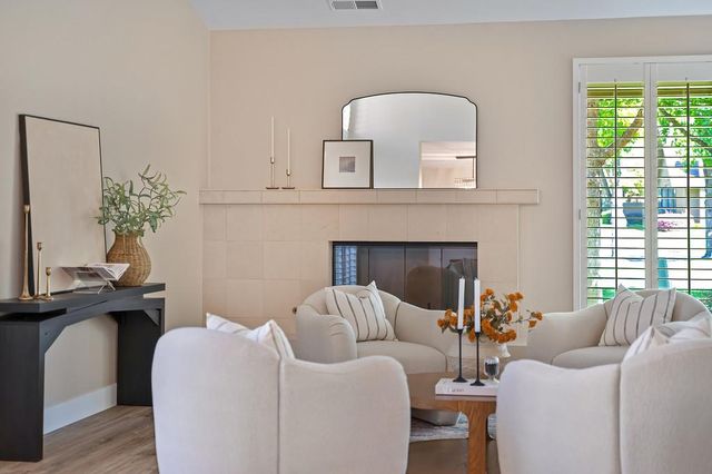 11380 Huntington Village Ln, Gold River, CA 95670