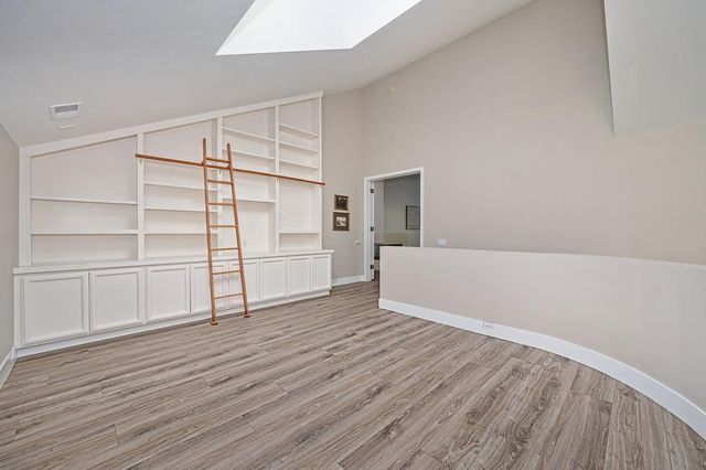 11380 Huntington Village Ln, Gold River, CA 95670