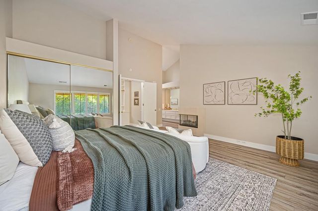 11380 Huntington Village Ln, Gold River, CA 95670