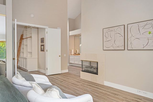 11380 Huntington Village Ln, Gold River, CA 95670