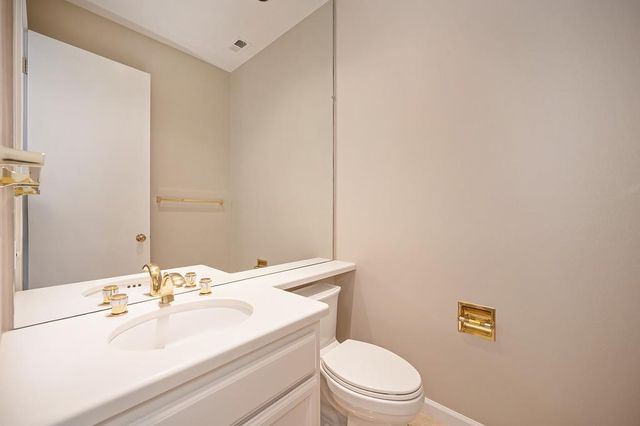 11380 Huntington Village Ln, Gold River, CA 95670