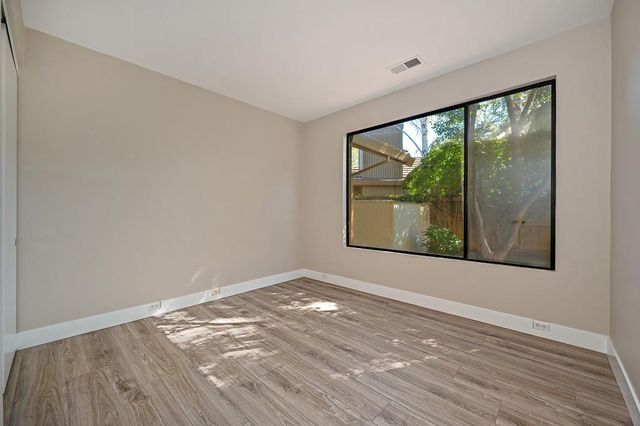 11380 Huntington Village Ln, Gold River, CA 95670