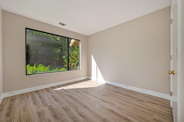 11380 Huntington Village Ln, Gold River, CA 95670