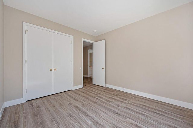 11380 Huntington Village Ln, Gold River, CA 95670