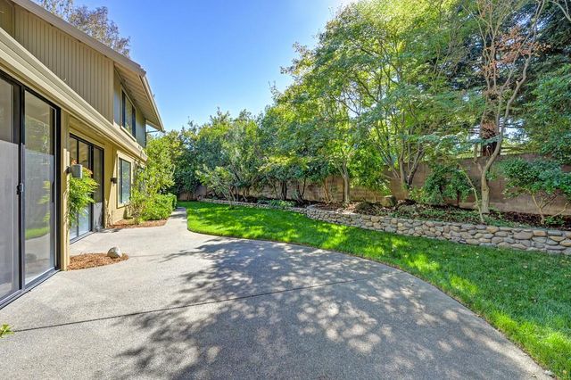 11380 Huntington Village Ln, Gold River, CA 95670