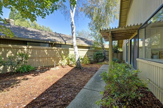 11380 Huntington Village Ln, Gold River, CA 95670