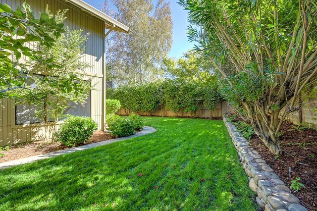 11380 Huntington Village Ln, Gold River, CA 95670